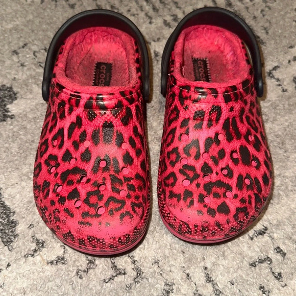 Girls Fur Lined Leopard Pink crocs size 12 - Picture 1 of 3